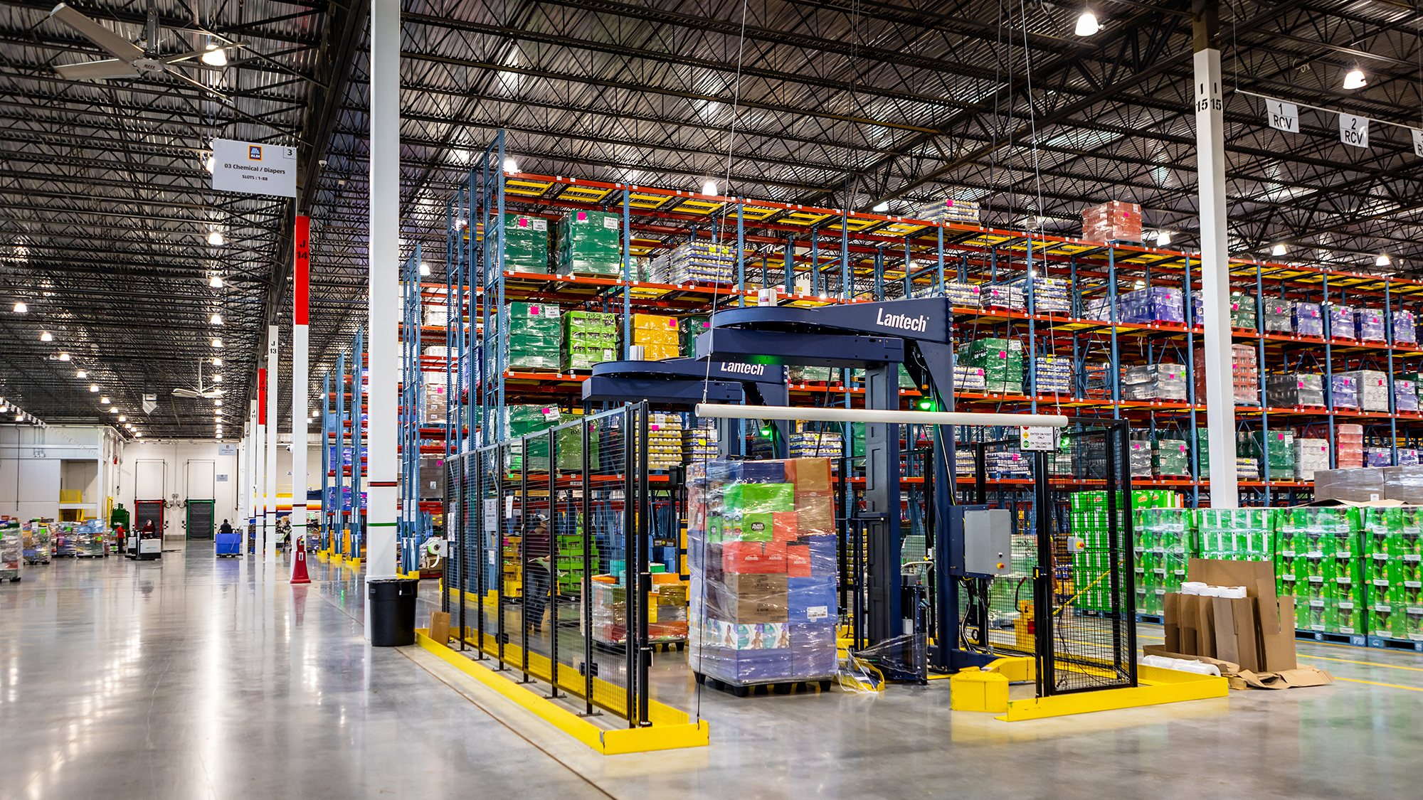 ALDI Inc.’s Loxley, AL warehouse incorporates food facility authomation with Lantech Semi-Automatic Stretch Wrappers to prepare pallets for storage and shipment.