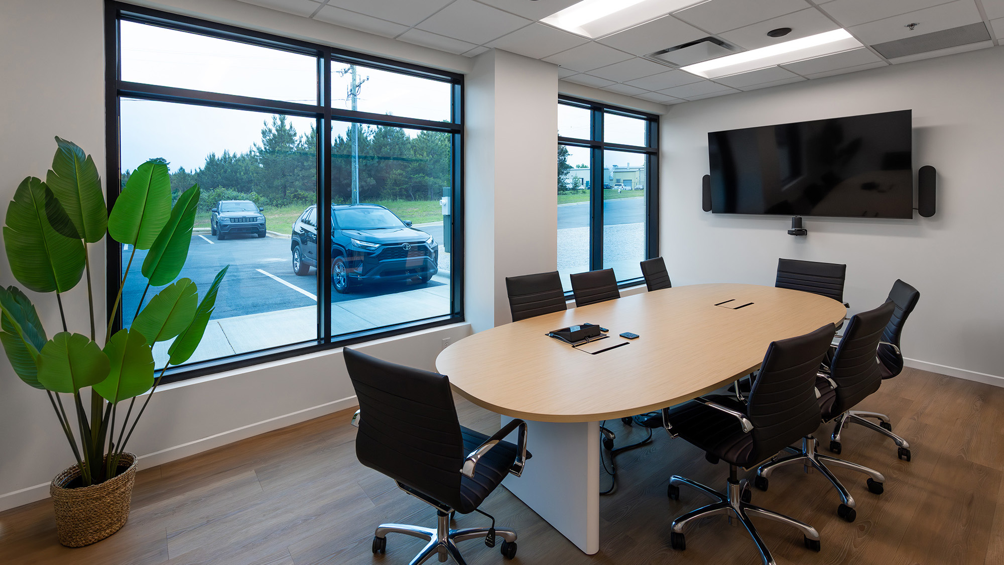 In this new facility for MÜNZING, we used SageGlass, a Smart Glass glazing system that adjusts tint automatically to provide daylighting and thermal comfort.