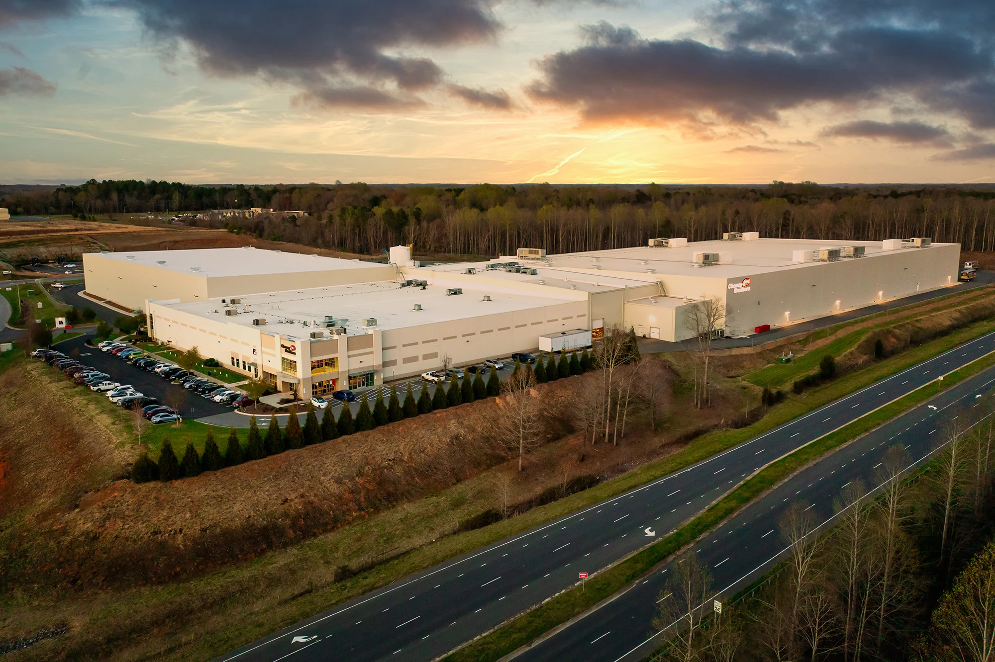 FOOD DISTRIBUTION & COLD <br /> STORAGE FACILITY DESIGN <br /> AND CONSTRUCTION