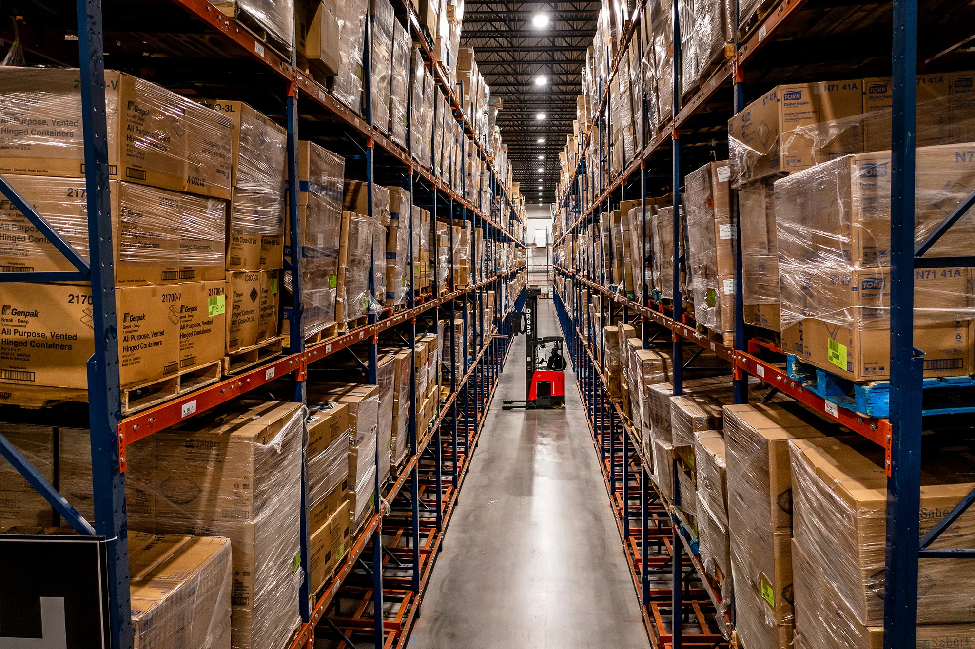 New Dry Warehouse in between Racking